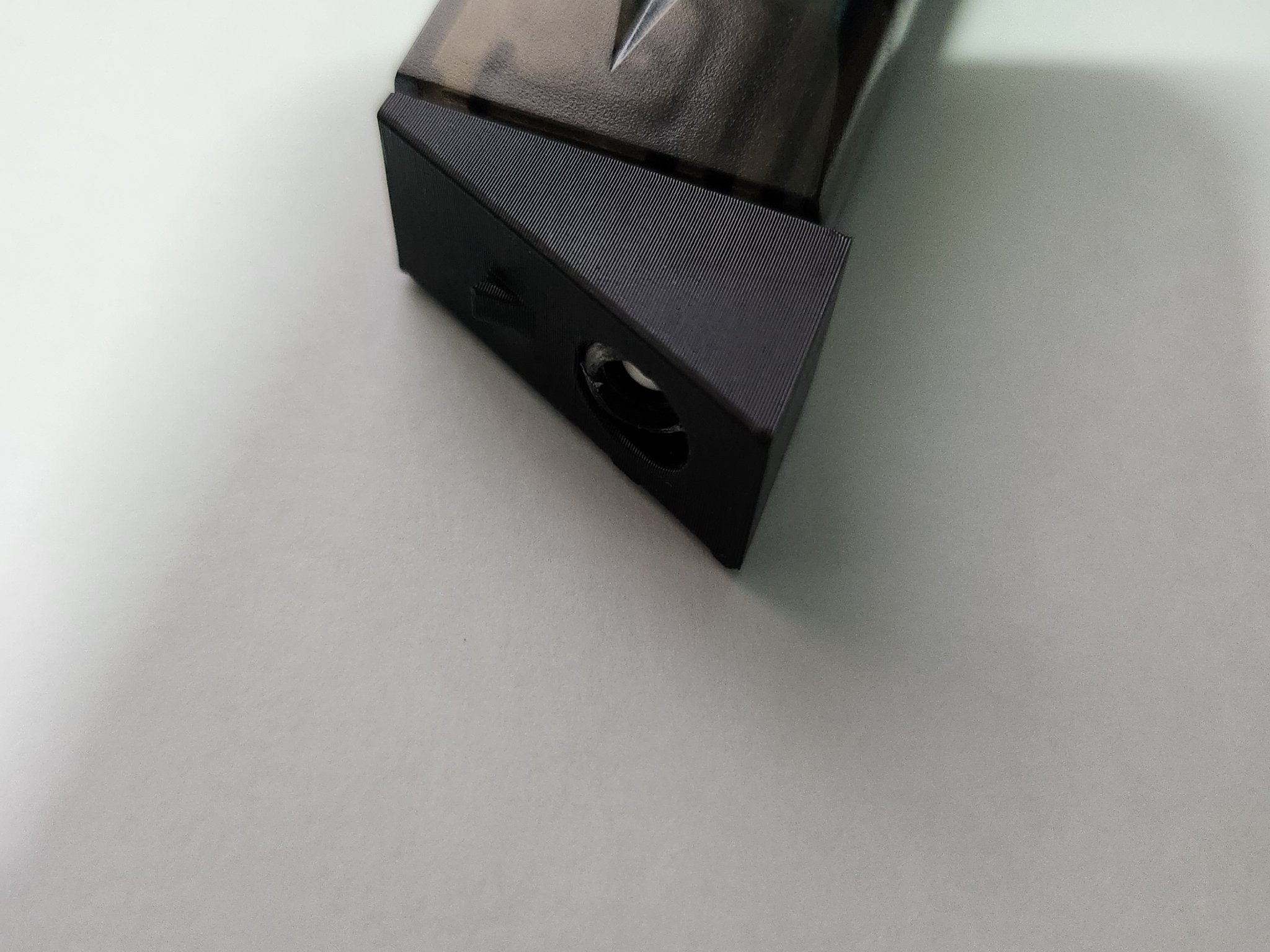 Bộ chuyển đổi BLS BB cho quá trình nạp đạn bên hông