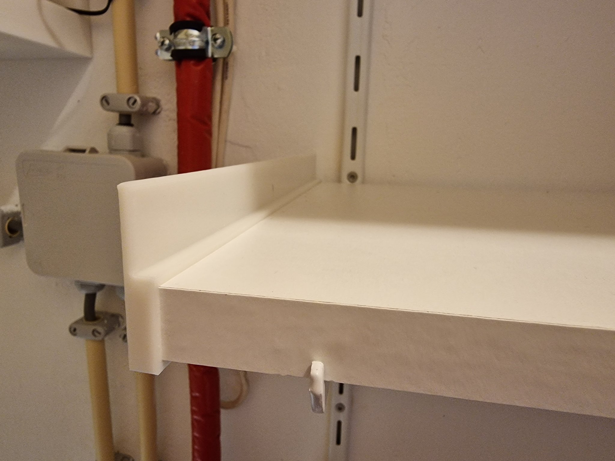 Giá đỡ bảo vệ cạnh kệ chống rơi đồ vật