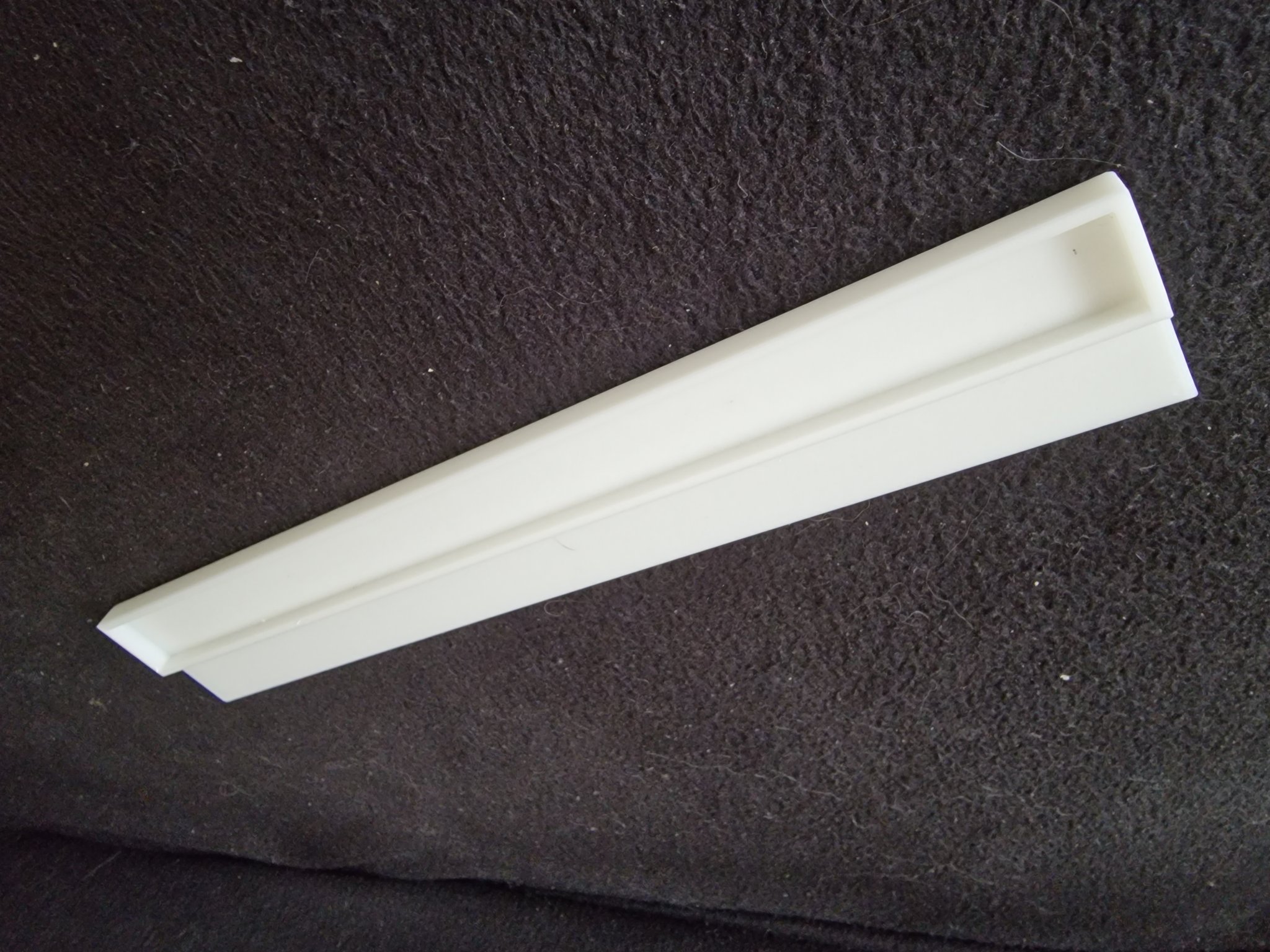 Giá đỡ bảo vệ cạnh kệ chống rơi đồ vật