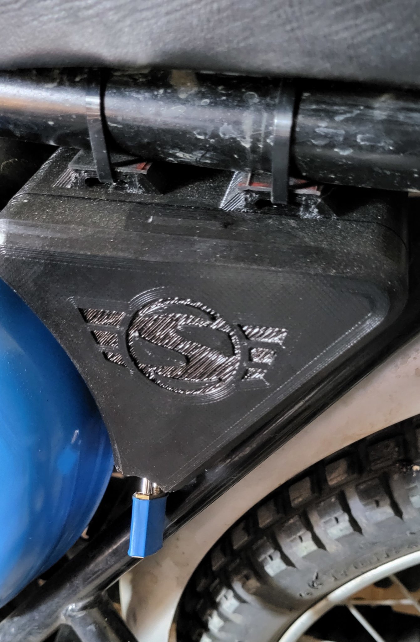 Ngăn chứa Simson S51 dưới yên xe với file FreeCAD