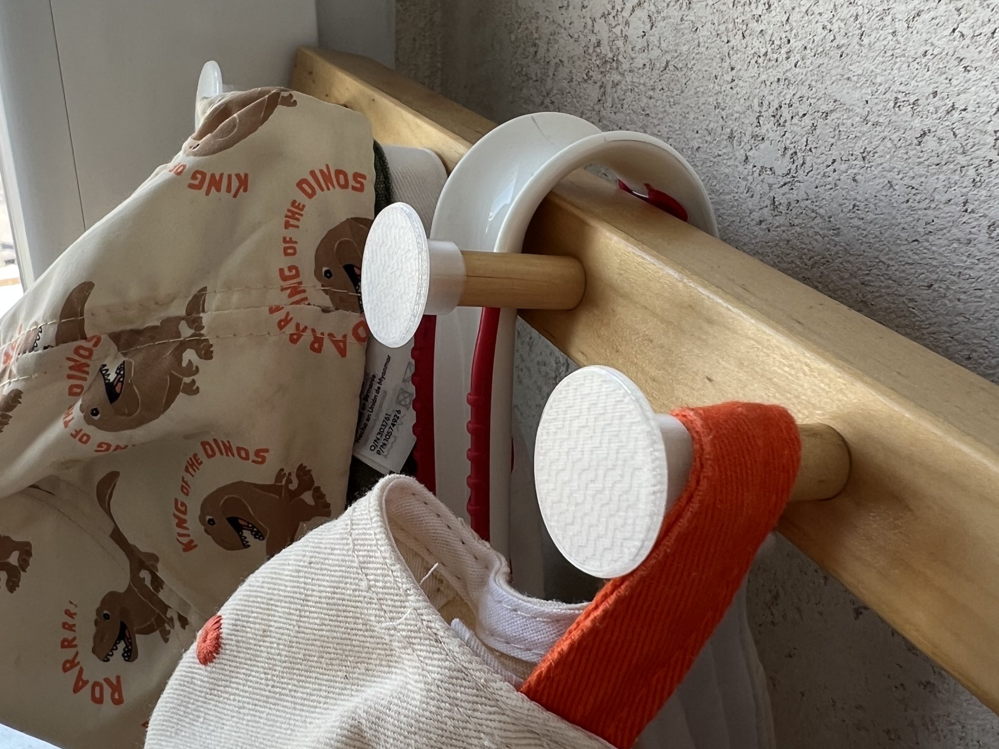 Cải tiến móc treo gỗ Ikea cho không gian sống