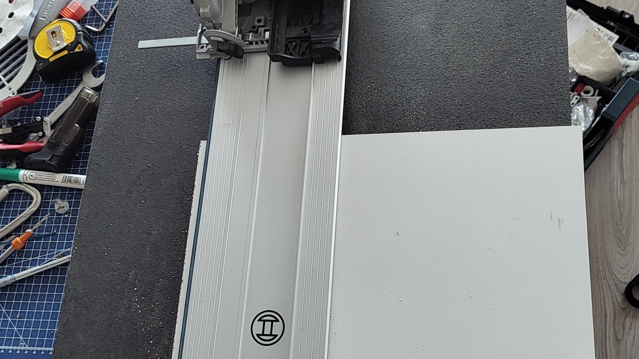 Giá đỡ cho cưa tròn Bosch trên ray FSN