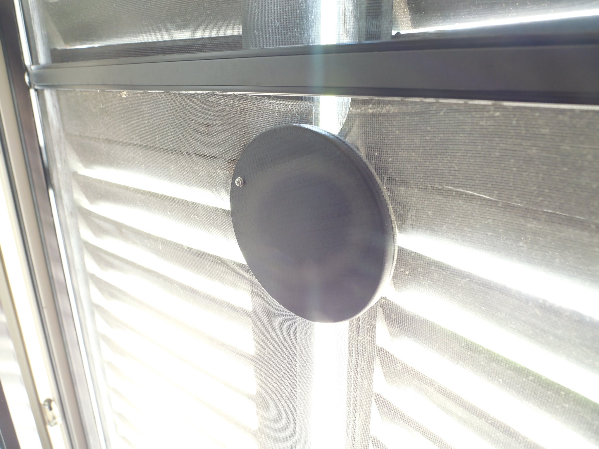 Lỗ chèn lưới cho cửa hoặc cửa sổ chống muỗi trên sân thư...