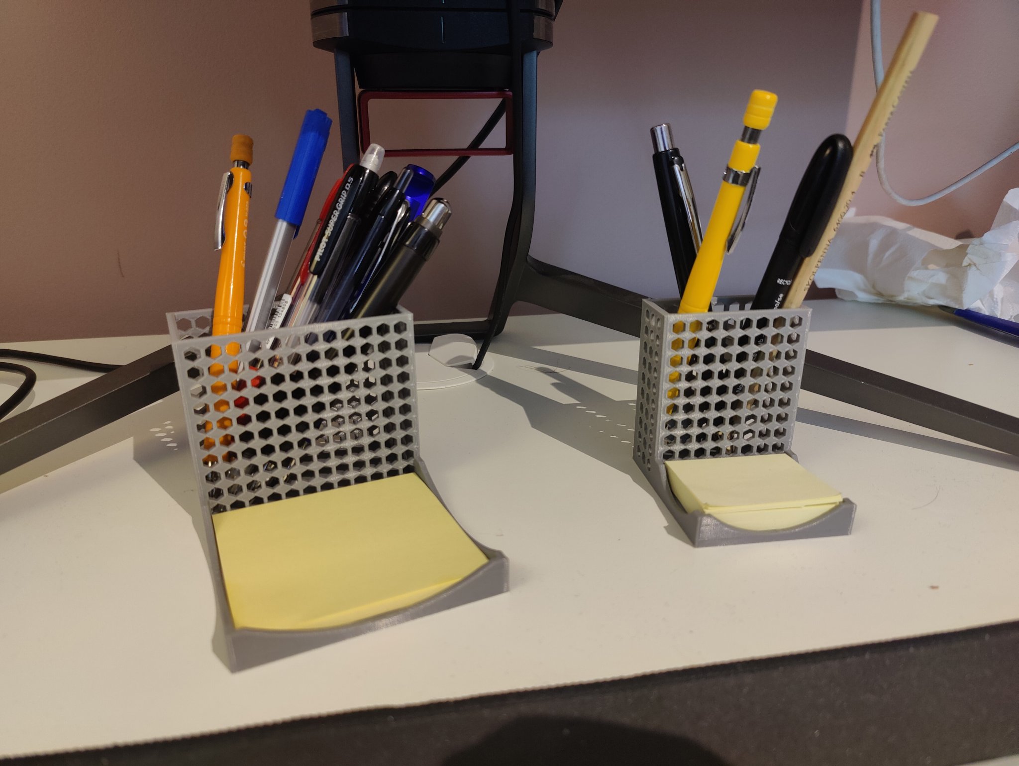 Giá đỡ bút và bút chì cho ghi chú Post-it