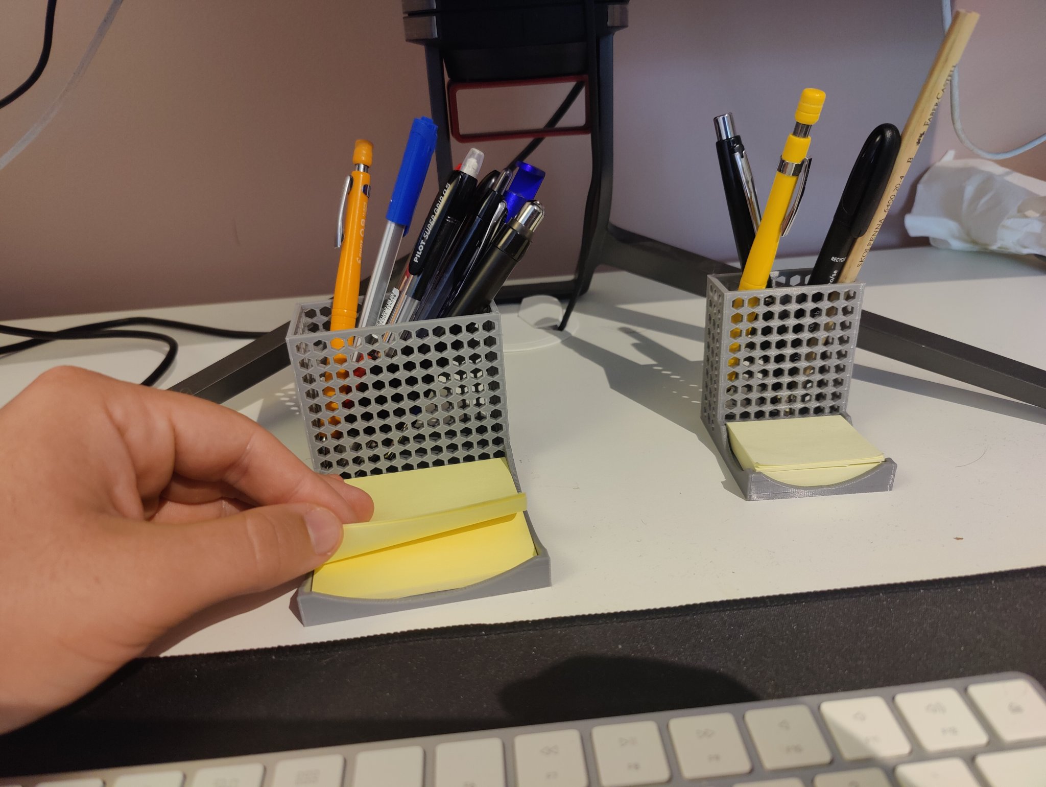 Giá đỡ bút và bút chì cho ghi chú Post-it