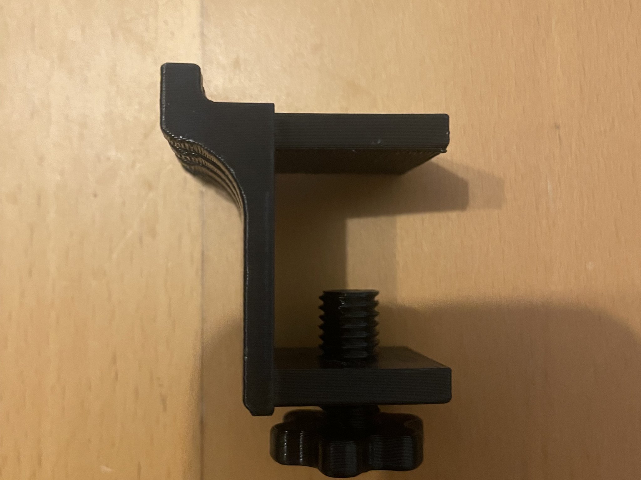 Giá đỡ cáp cho ba dây cáp kẹp bàn