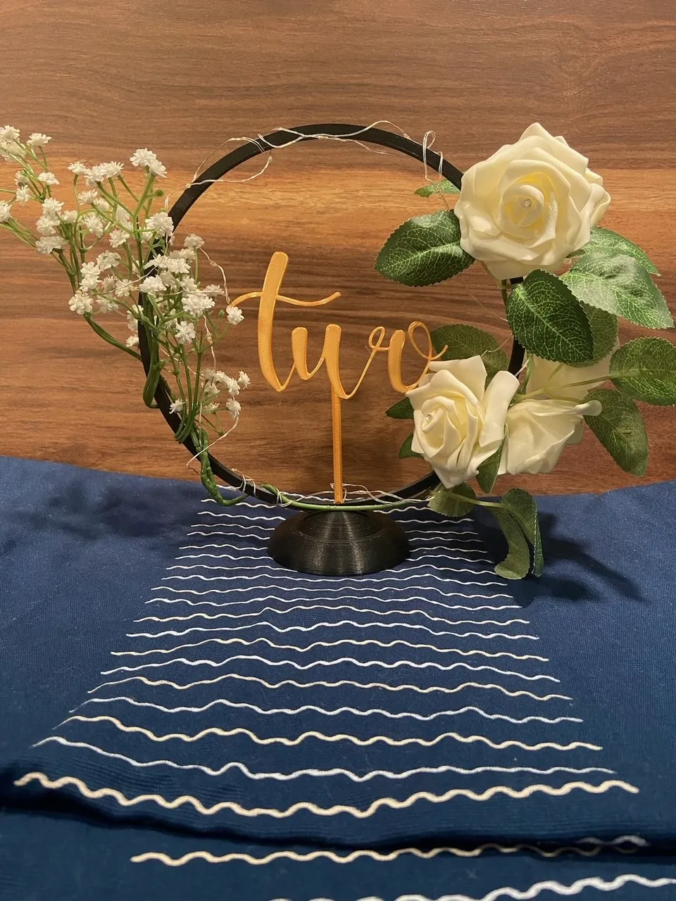 Trung tâm hoa cưới hình vòng và số bàn