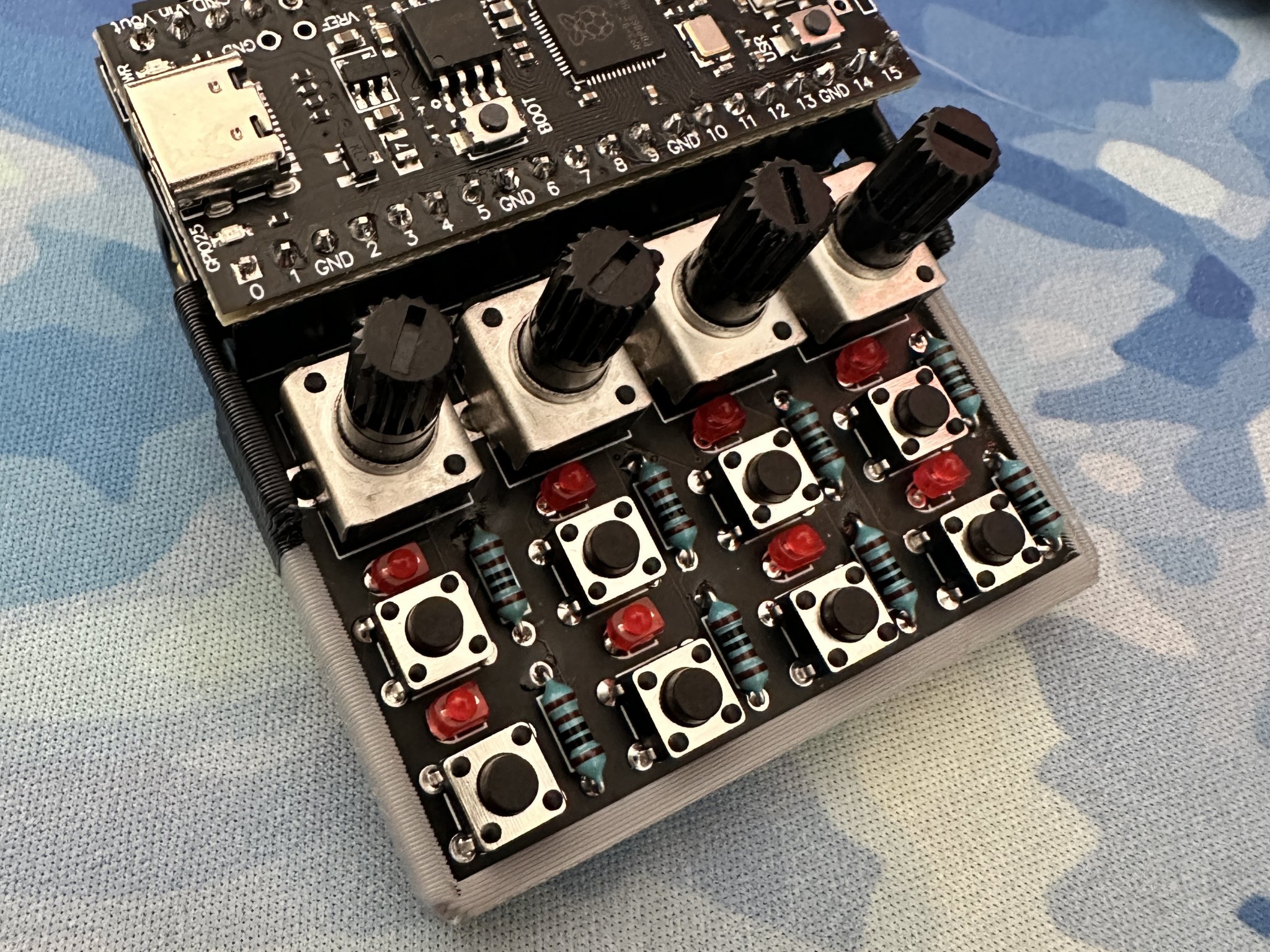 Nắp lưng cho bộ dụng cụ DIY Pikocore