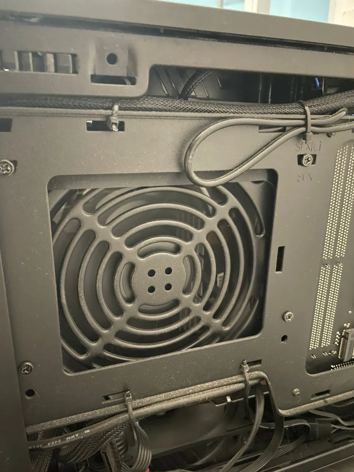 Giá đỡ nguồn ATX cho vỏ Cooler Master NR200