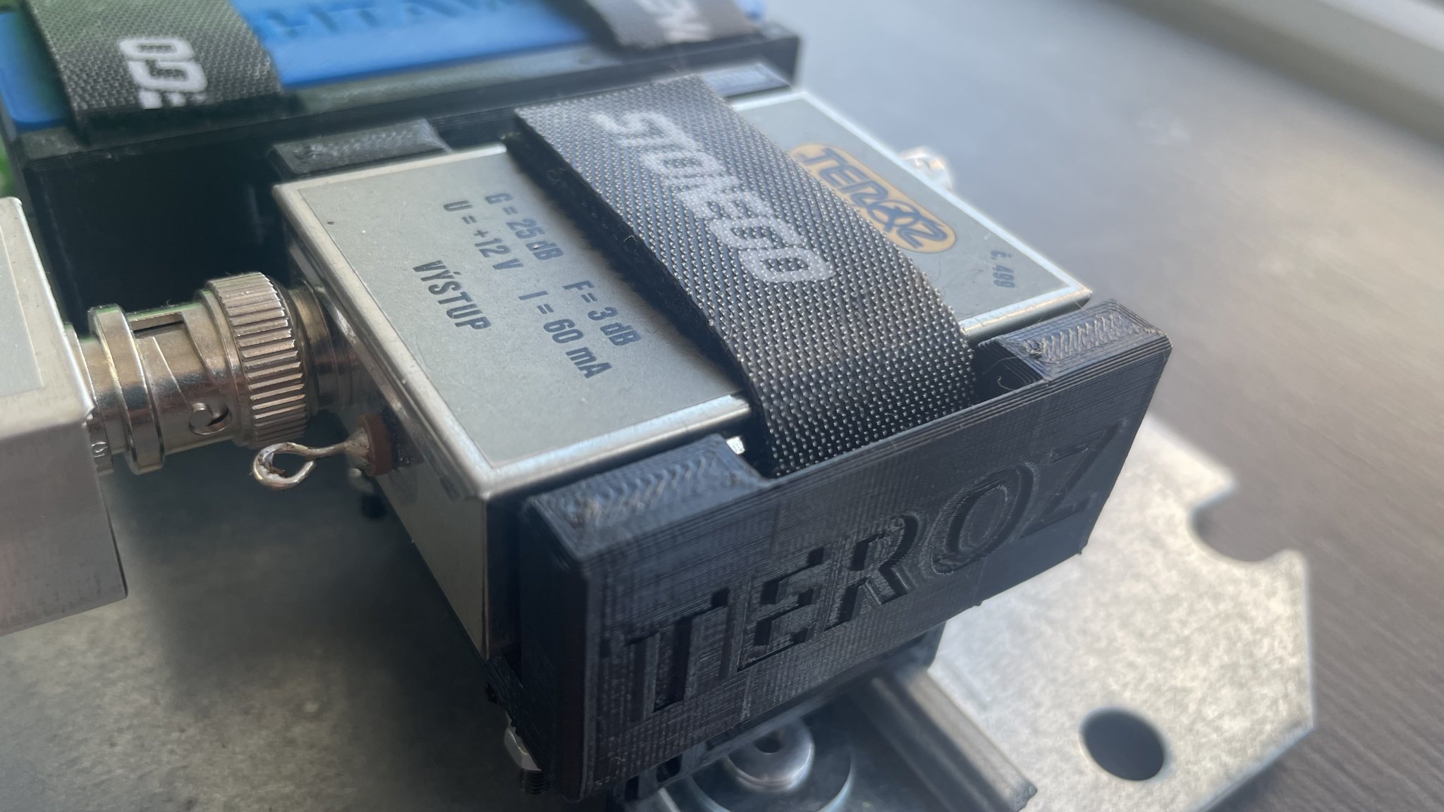 Giá đỡ DIN cho bộ khuếch đại Teroz ADS-B