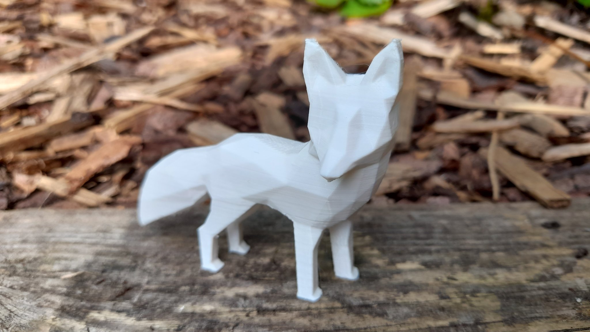 Điêu khắc cáo phong cách low poly độc đáo