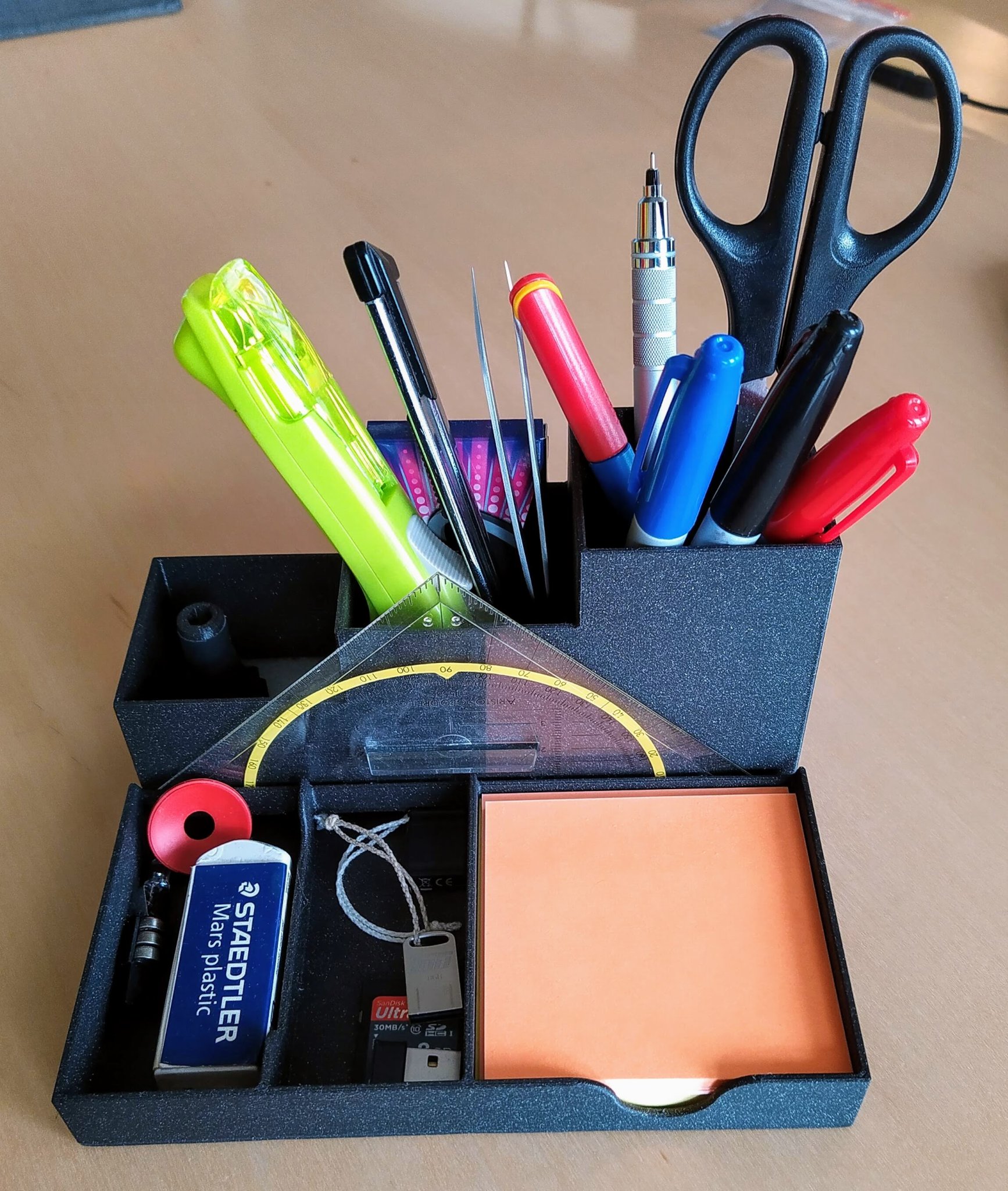 Giá đỡ bút đa năng cho bàn làm việc