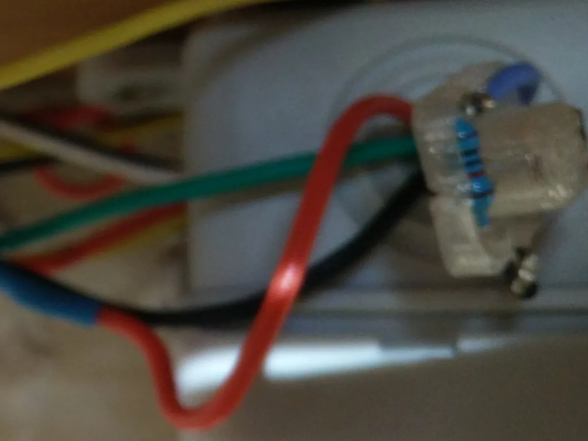 Bộ chắn cho cảm biến LDR và vỏ bảo vệ dây nối