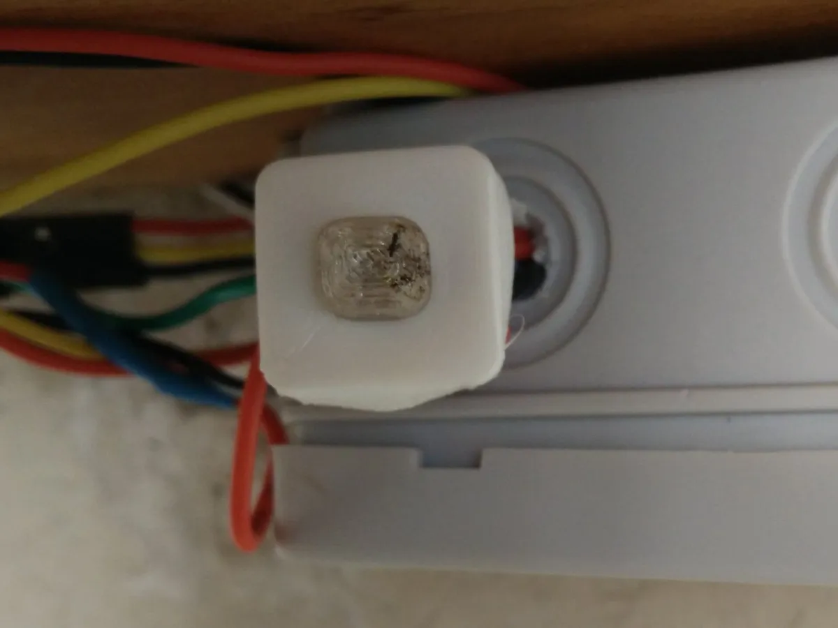 Bộ chắn cho cảm biến LDR và vỏ bảo vệ dây nối