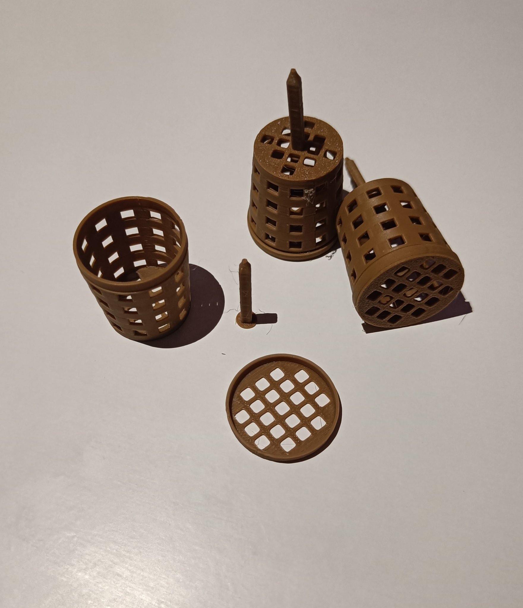 Giỏ đựng phân bón cho cây trồng khi tưới nước