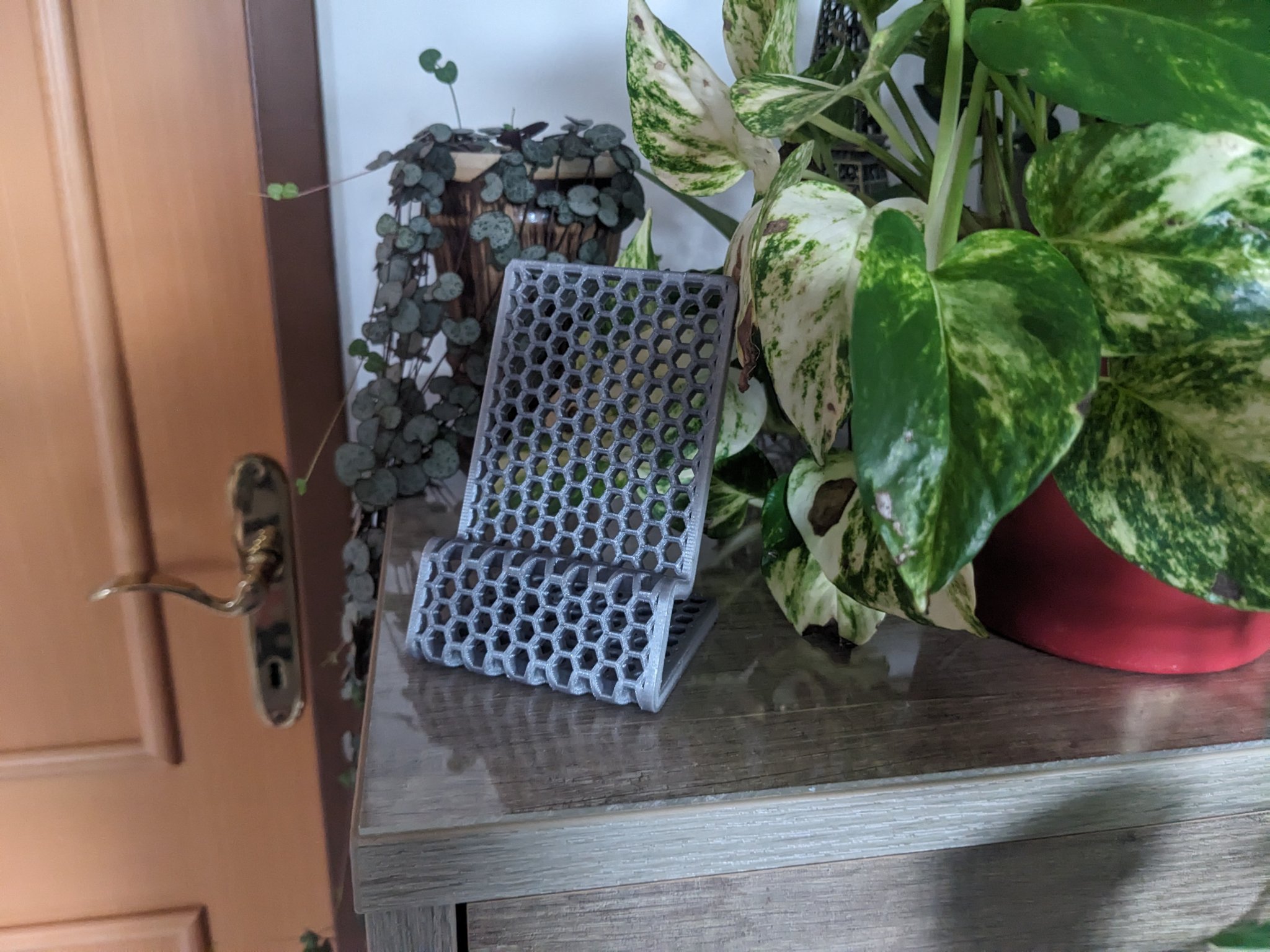 Giá đỡ điện thoại hình lục giác đơn giản