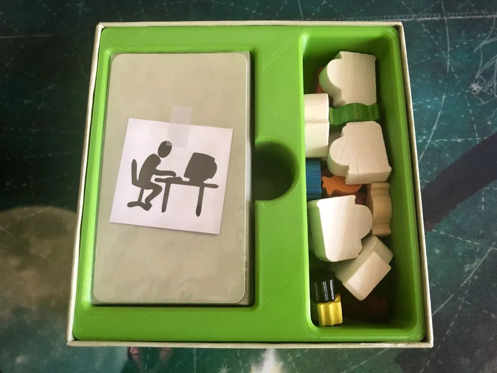 Hộp đựng thẻ bài cho trò chơi "Finished!