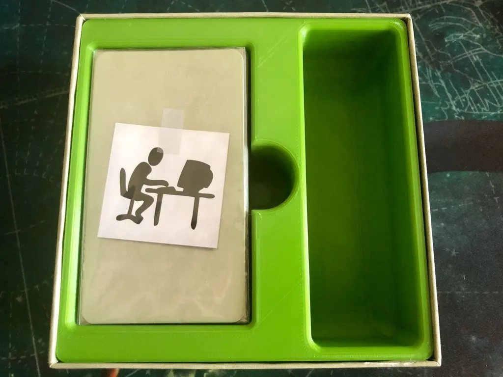 Hộp đựng thẻ bài cho trò chơi "Finished!