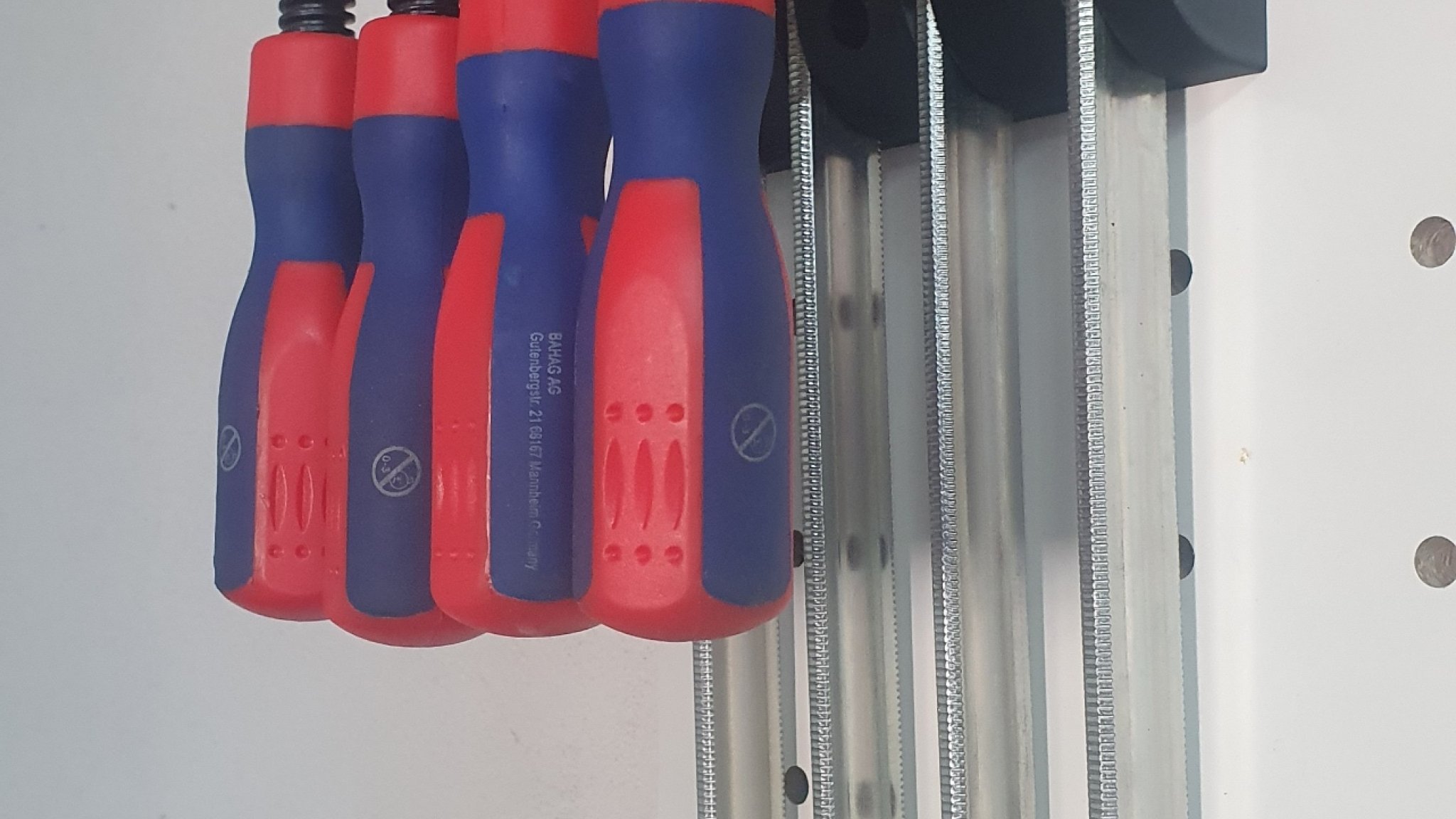 Giá đỡ kẹp cho bảng ghim 50x50x8mm