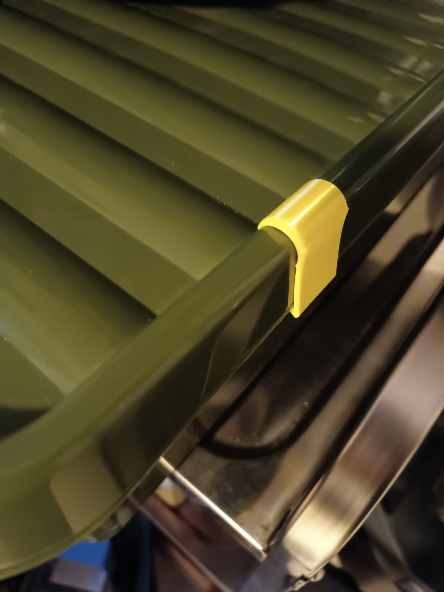 Kẹp bổ sung cho hộp Sunware với thiết kế chắc chắn