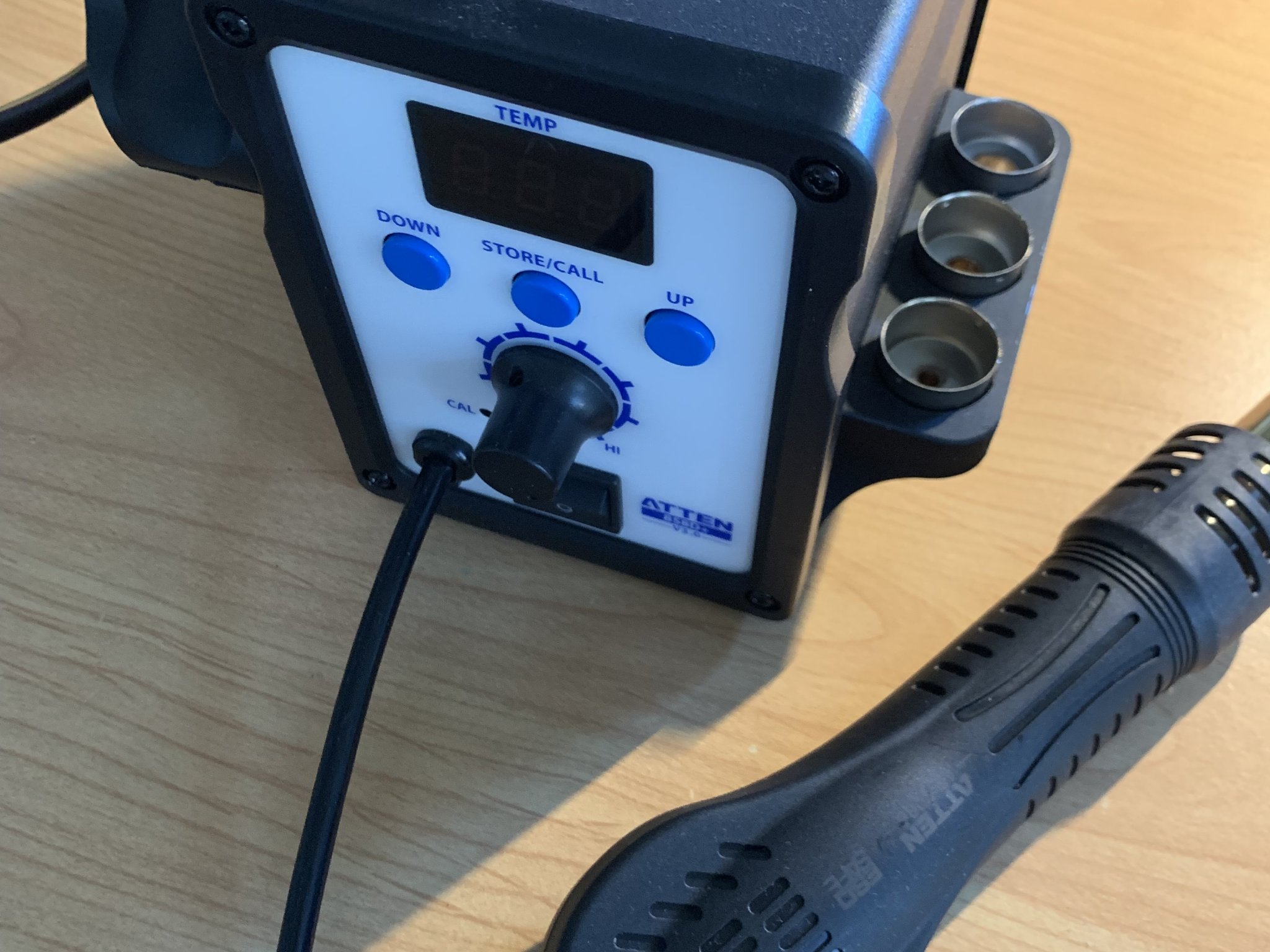 Giá đỡ vòi cho máy hàn khí nóng Atten 858D+