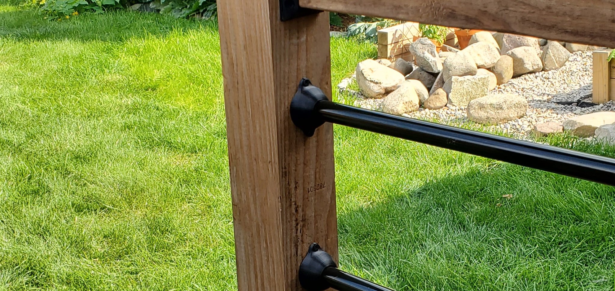 Đường viền lan can sân thượng bằng ống dẫn điện 3/4