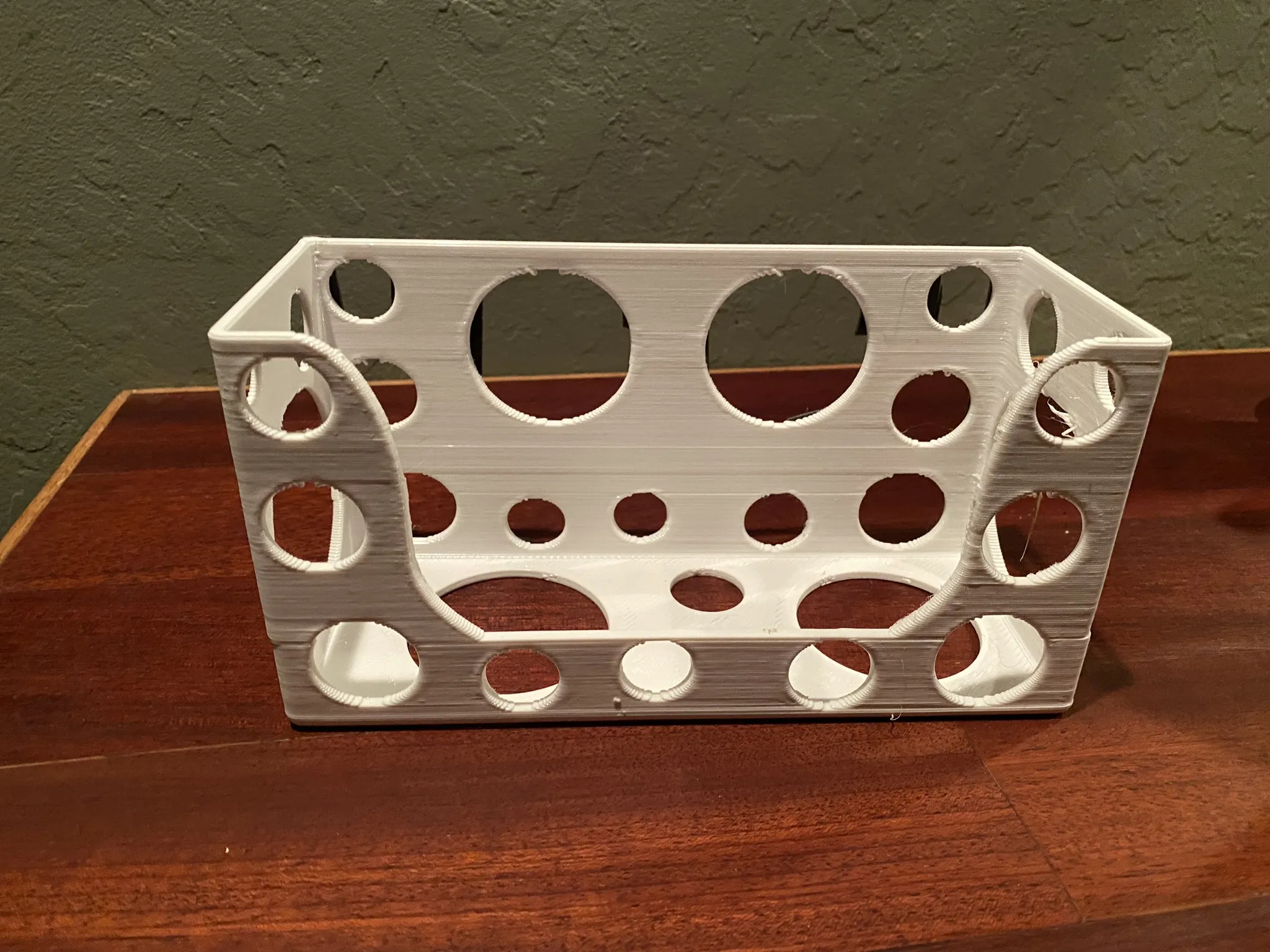 Giá đỡ khăn ướt cho trẻ em kiểu phô mai Thụy Sĩ