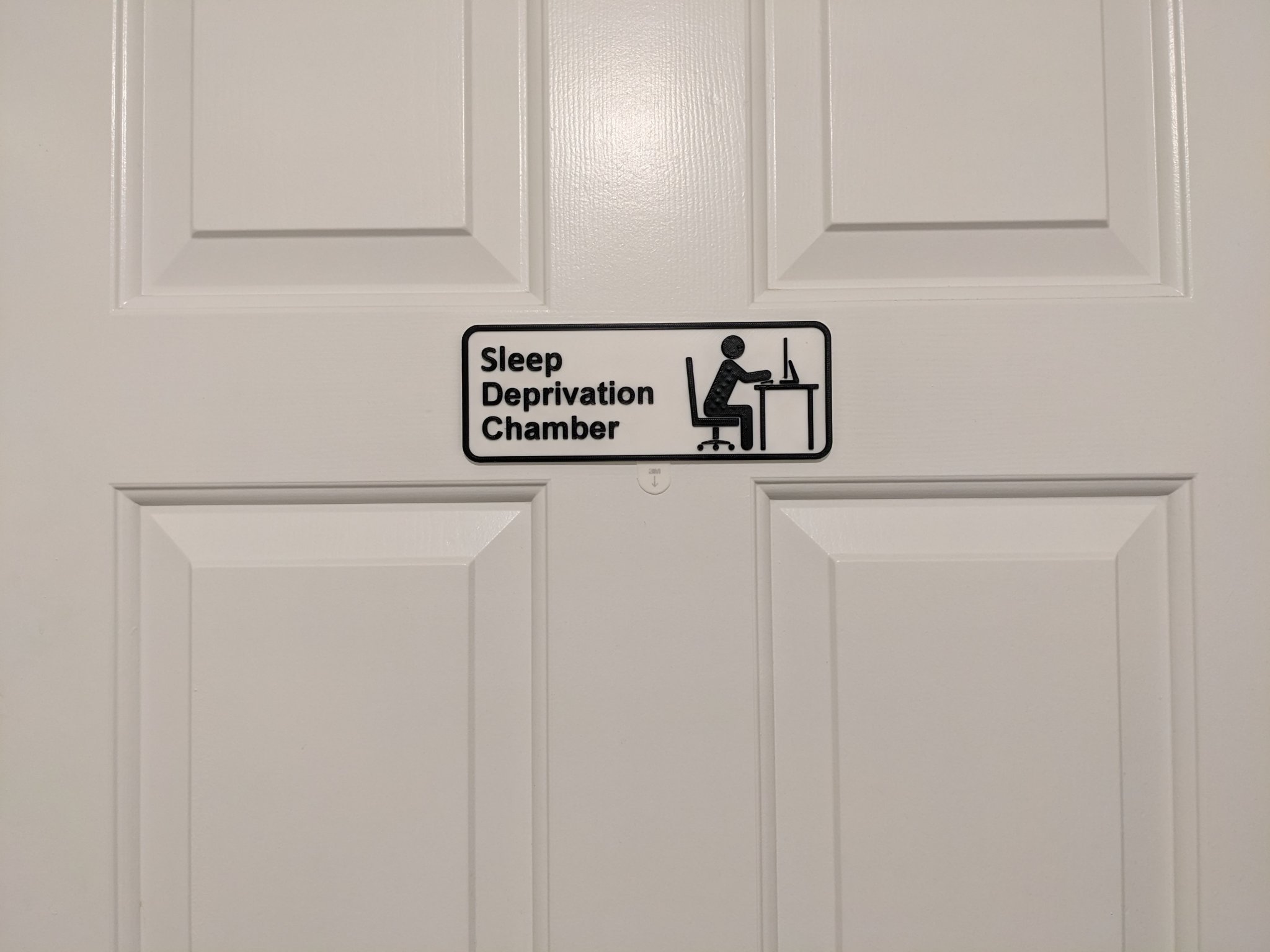 Biển hiệu văn phòng hài hước cho xưởng làm việc