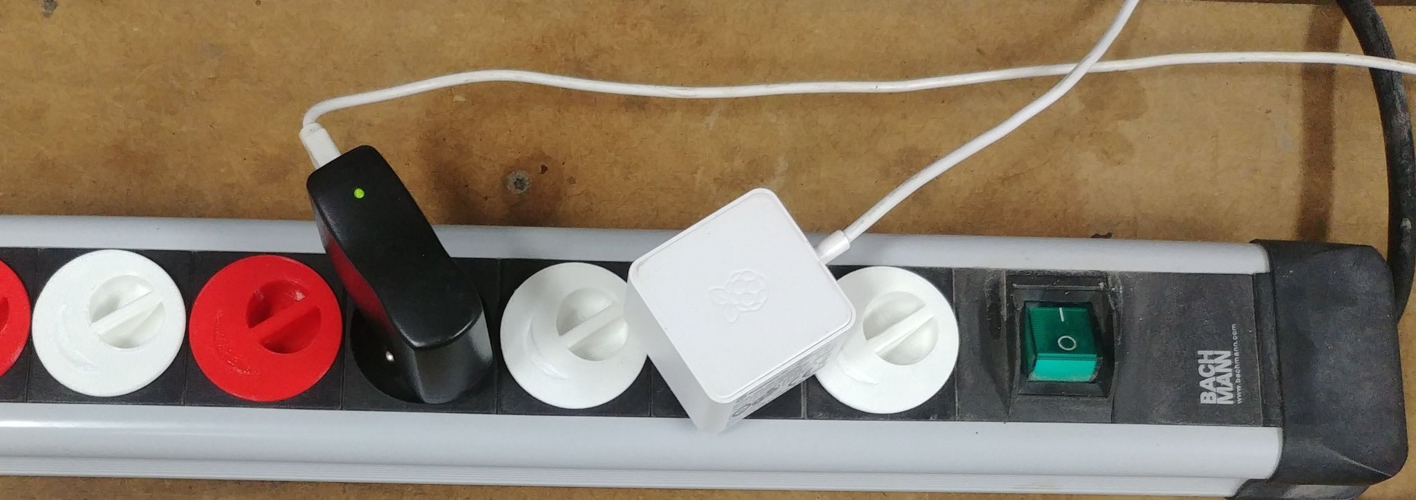 Bảo vệ ổ cắm chống bụi tiêu chuẩn EU và FR