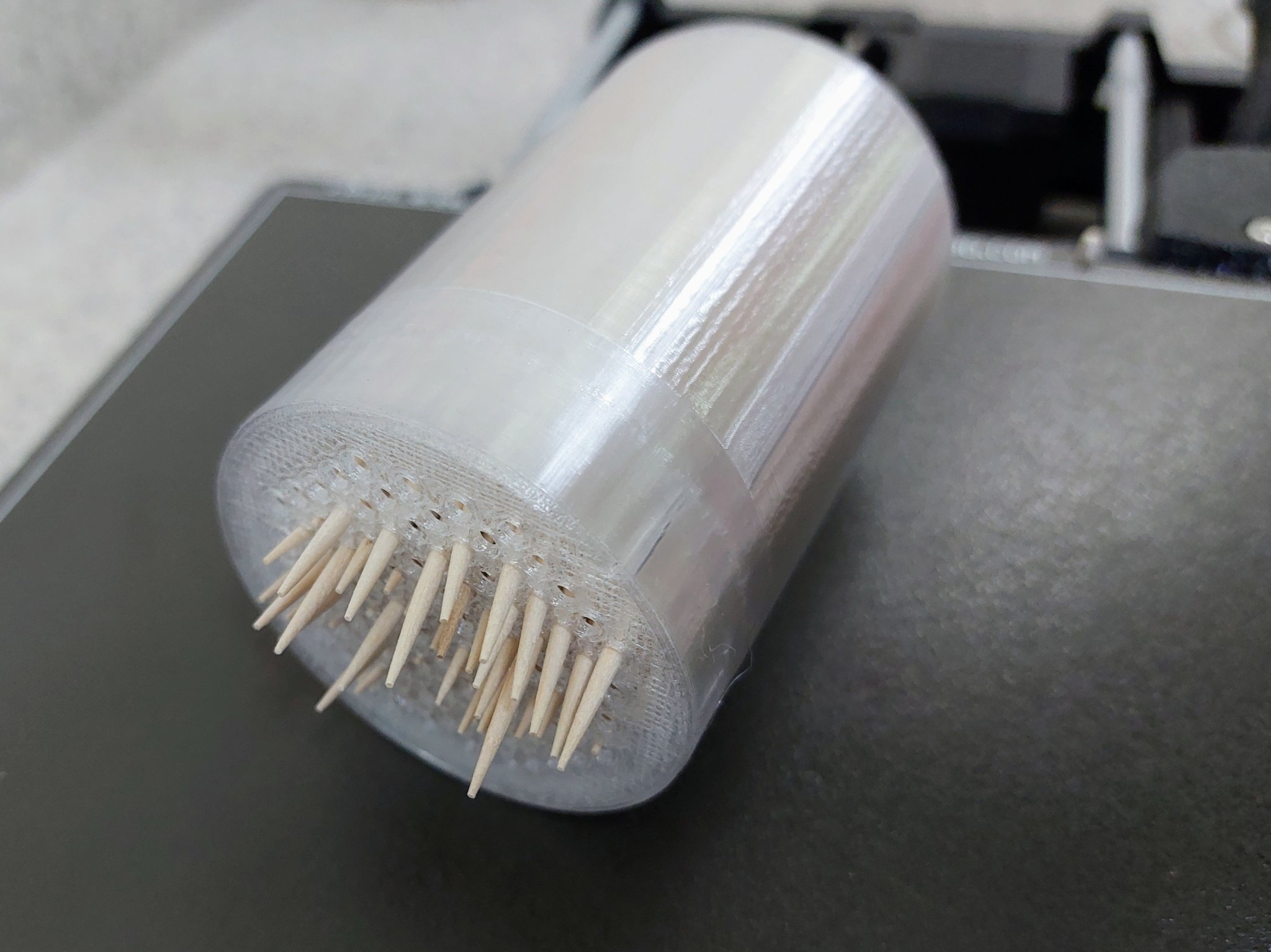 Máy phân phát tăm tre tiện lợi cho gia đình