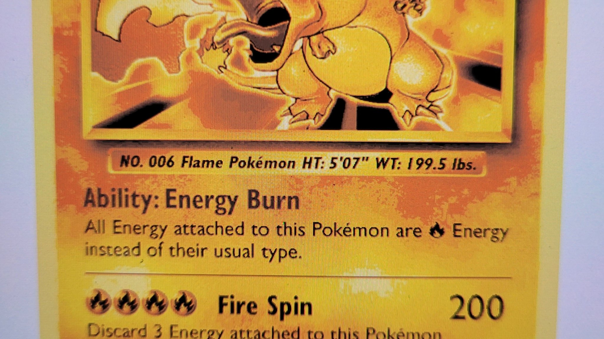 Thẻ bài Charizard không có logo Pikachu từ HueForge