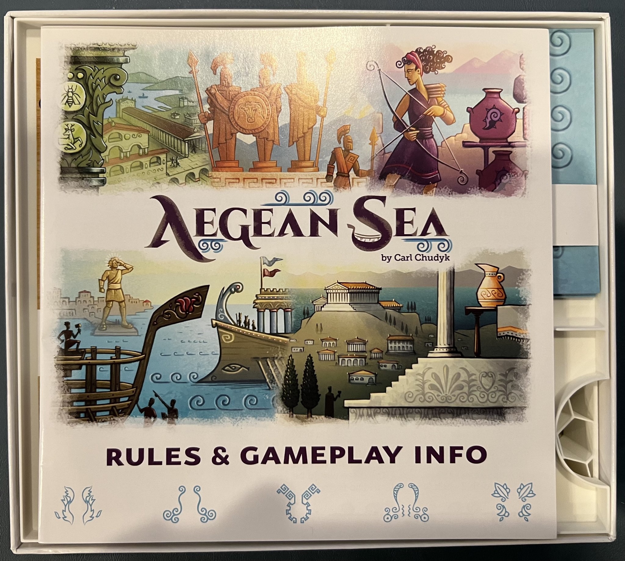 Giá đỡ thẻ bài cho trò chơi Aegean Sea của Carl Chudyk