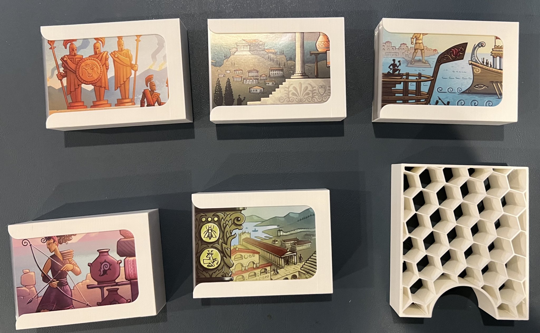 Giá đỡ thẻ bài cho trò chơi Aegean Sea của Carl Chudyk