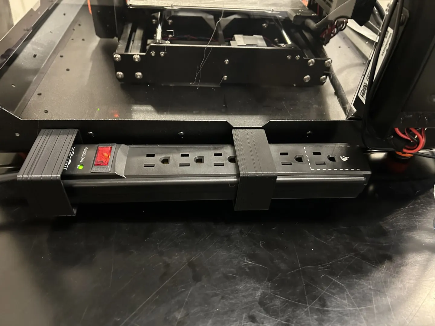 Giá đỡ ổ cắm điện cho tủ đựng Prusa