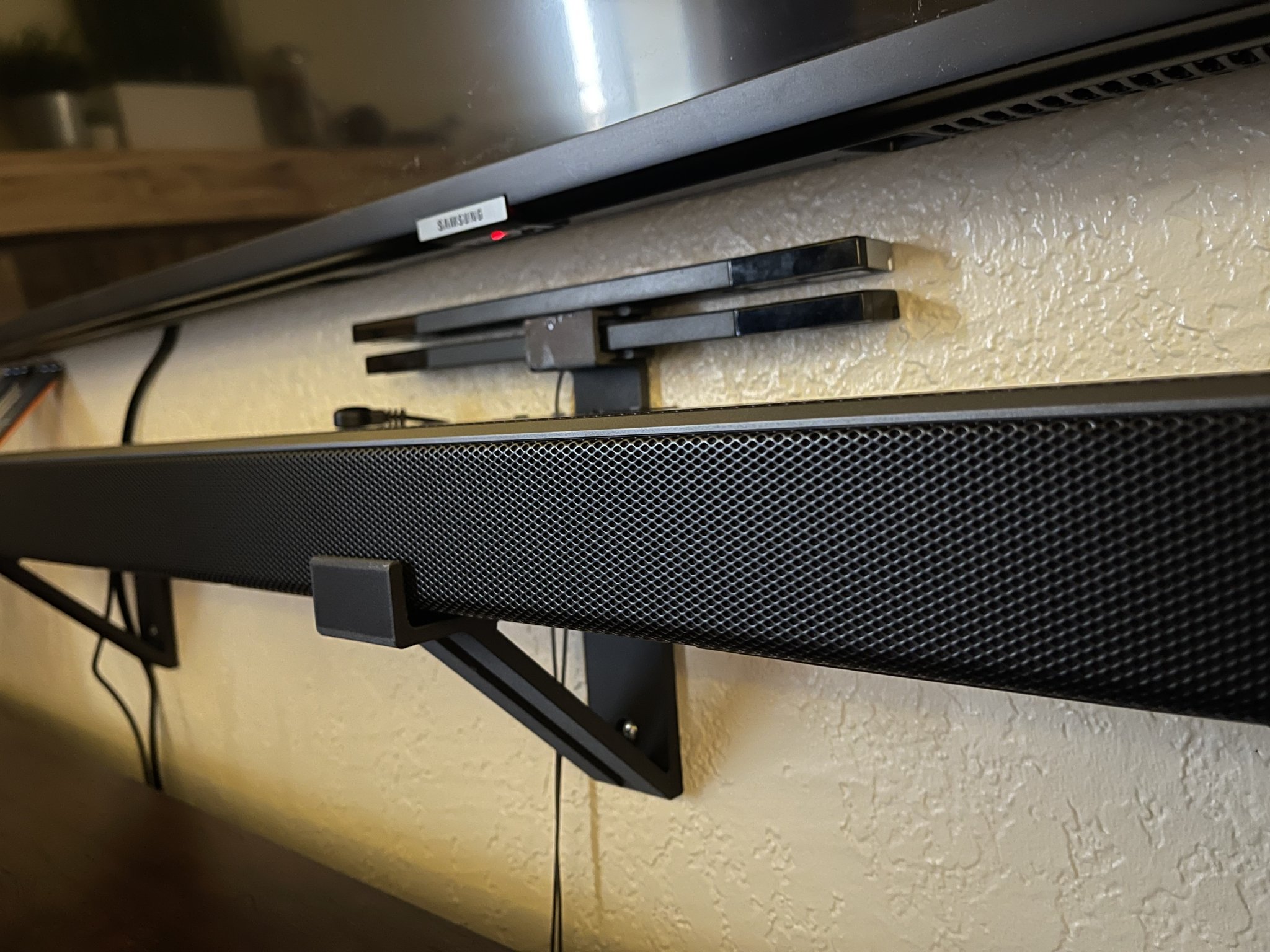 Giá đỡ gắn tường cho loa Samsung HW-Q65T