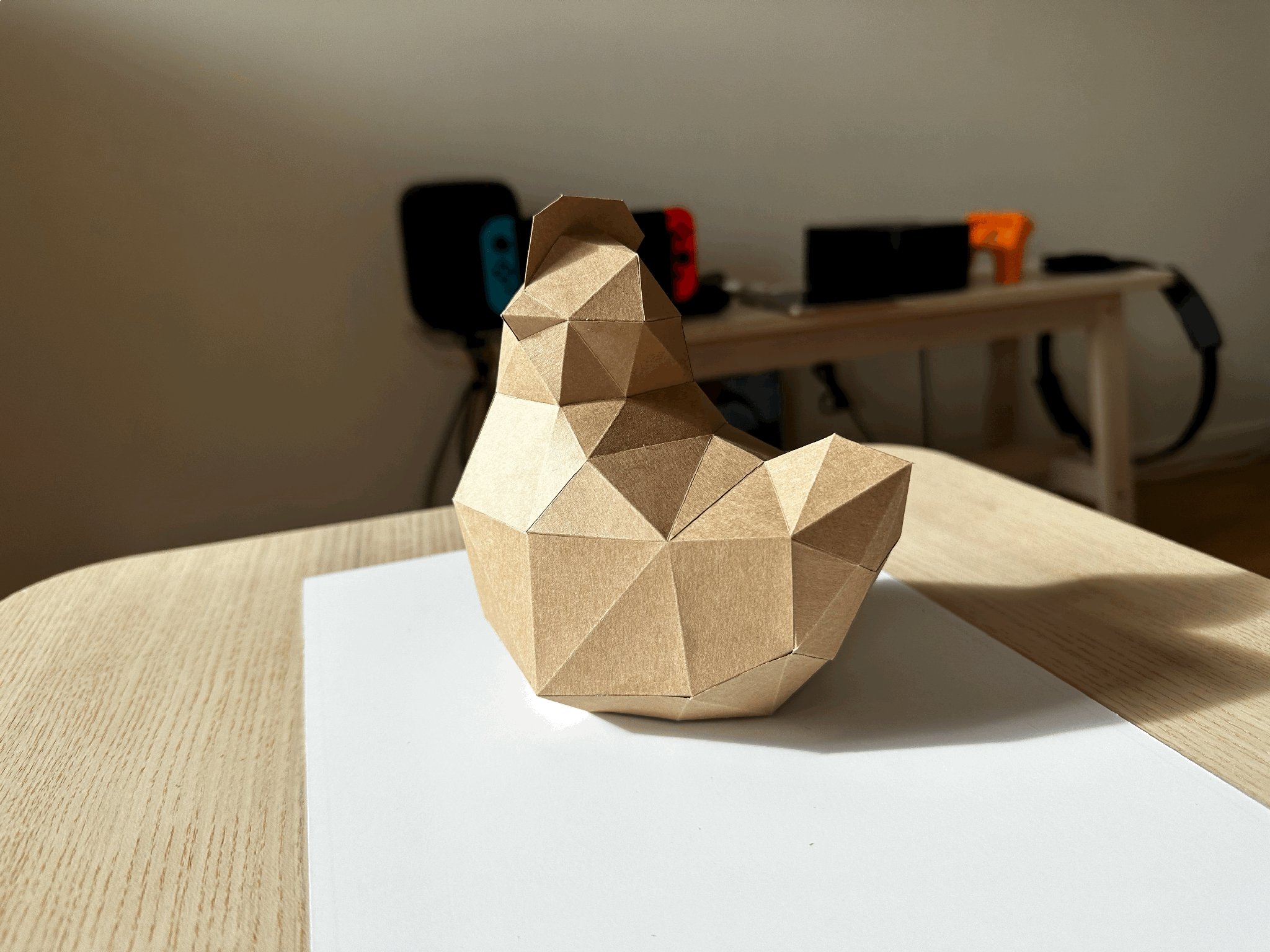 Gà mái phong cách Low Poly cho mô hình bàn chơi