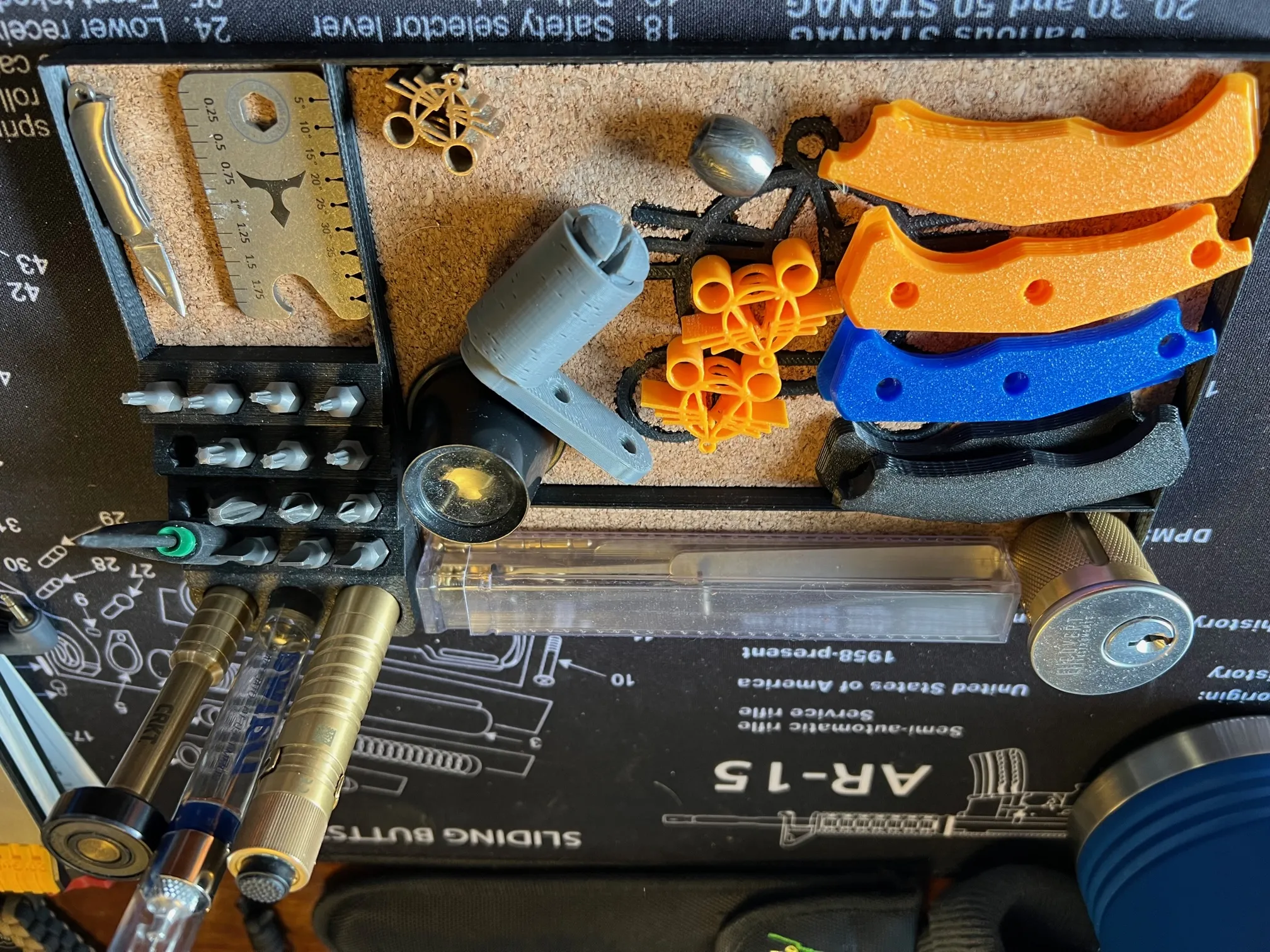 Khay để đồ và giá đỡ bit cho dụng cụ sửa chữa