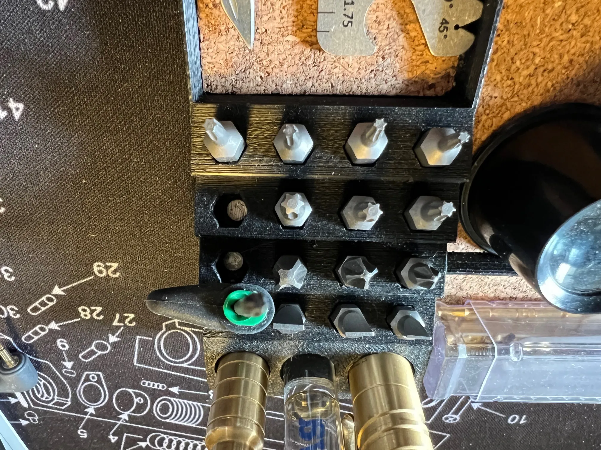 Khay để đồ và giá đỡ bit cho dụng cụ sửa chữa