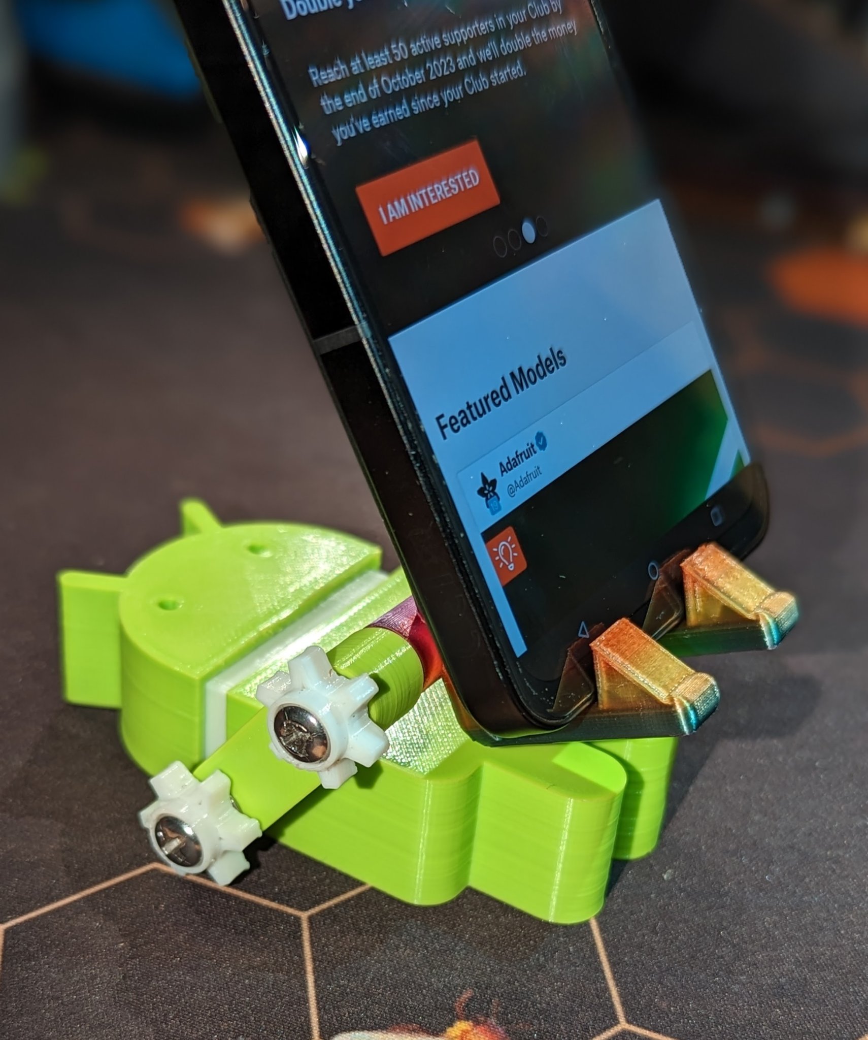 Giá đỡ điện thoại hình logo Android Bugdroid