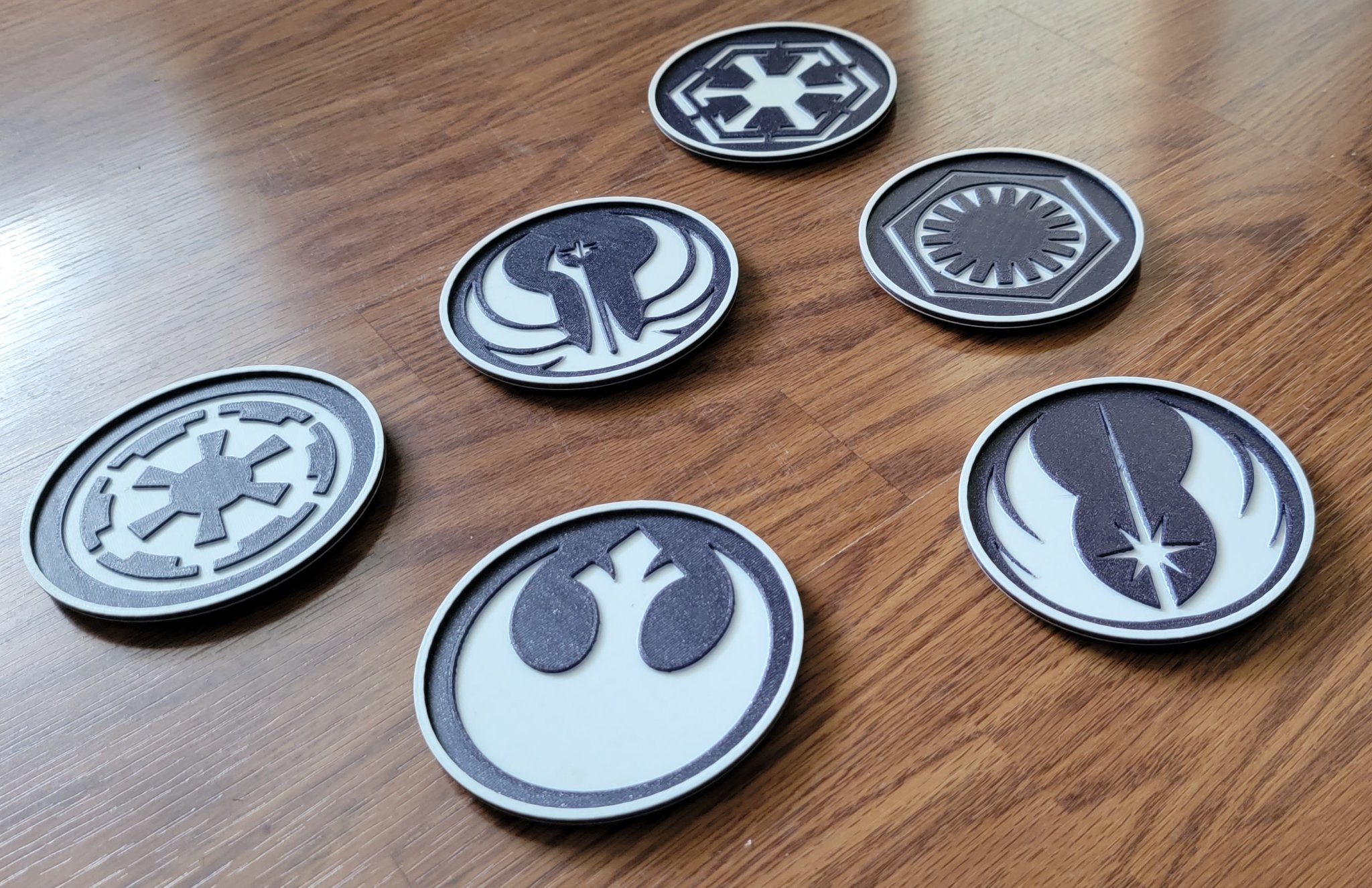 Bộ đế lót ly với sáu biểu tượng trong vũ trụ Star Wars