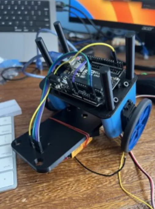 Robot cân bằng tự động sử dụng servo Parallax 360