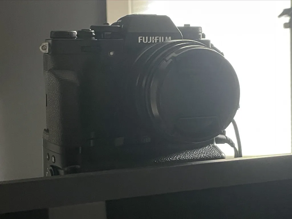 Giá đỡ chân máy cho camera gắn vào màn hình VESA