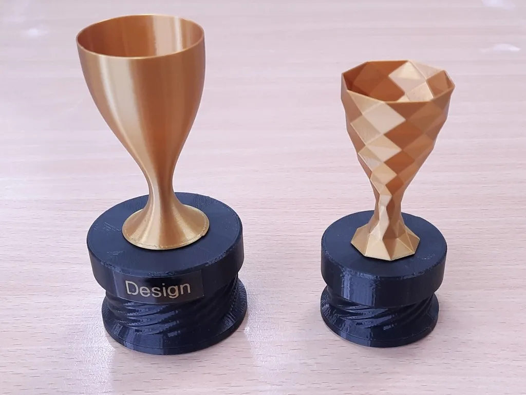 Cúp nhỏ phong cách tối giản với đế và ngăn bí mật