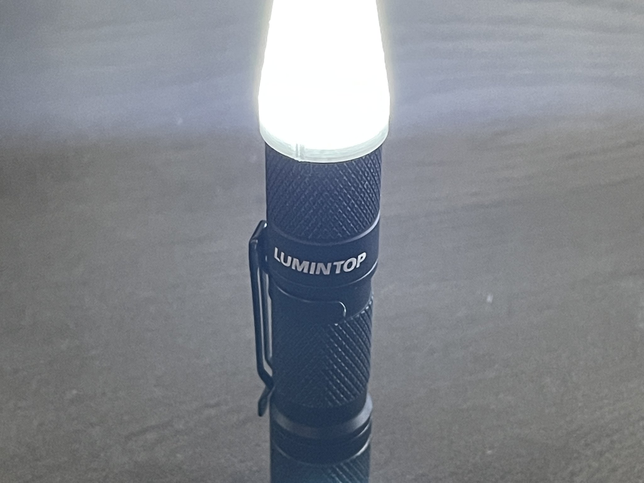 Giá đỡ và bộ khuếch tán cho đèn pin Lumintop Tool AA