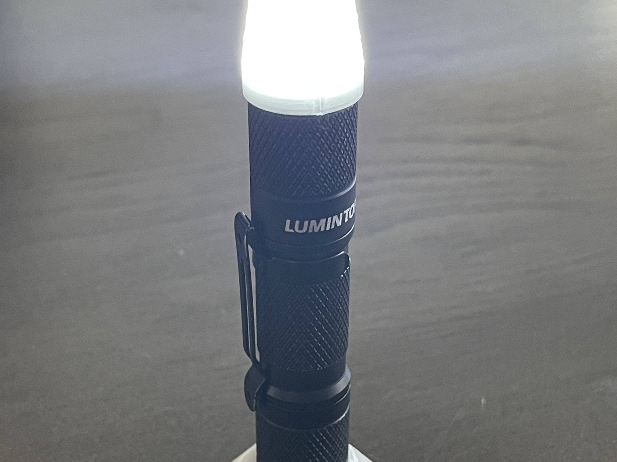 Giá đỡ và bộ khuếch tán cho đèn pin Lumintop Tool AA