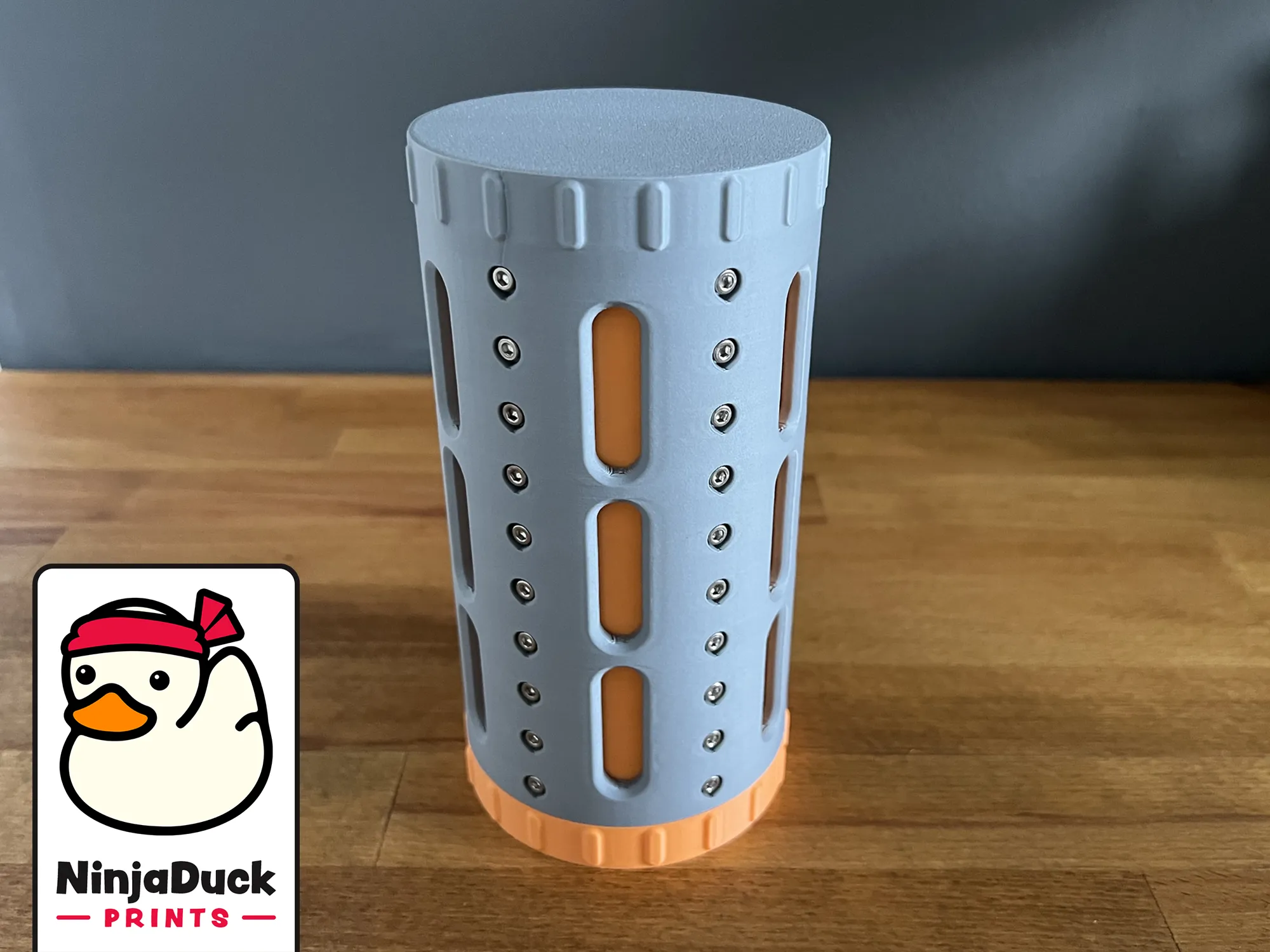 Hộp quà ác quỷ 2 với 60 ốc vít khóa ngược