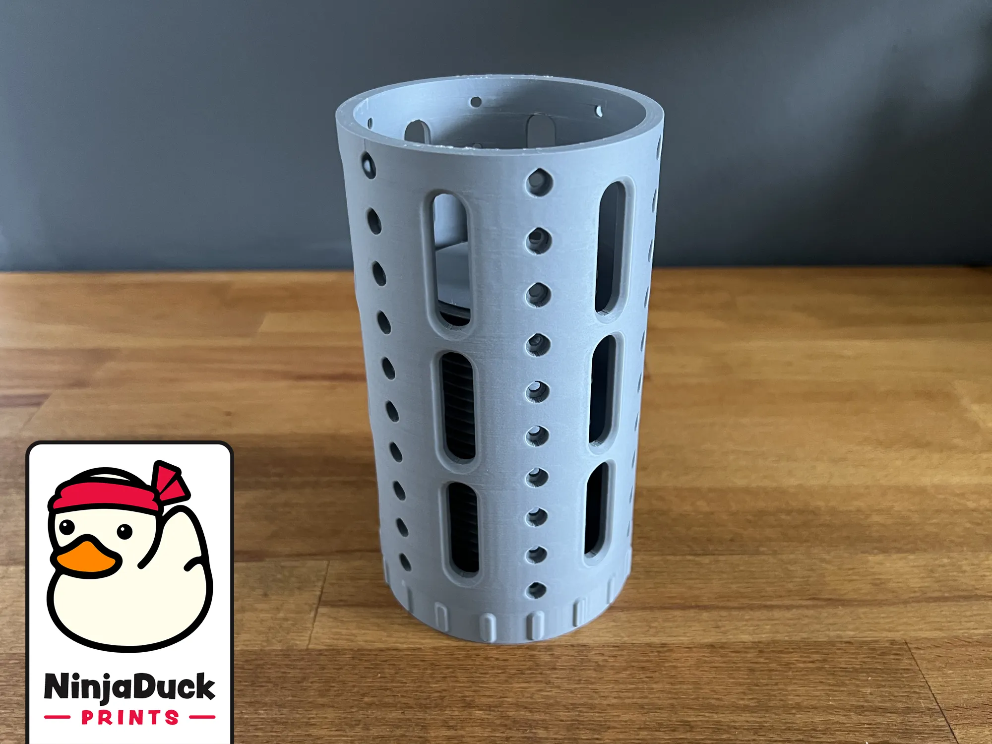 Hộp quà ác quỷ 2 với 60 ốc vít khóa ngược