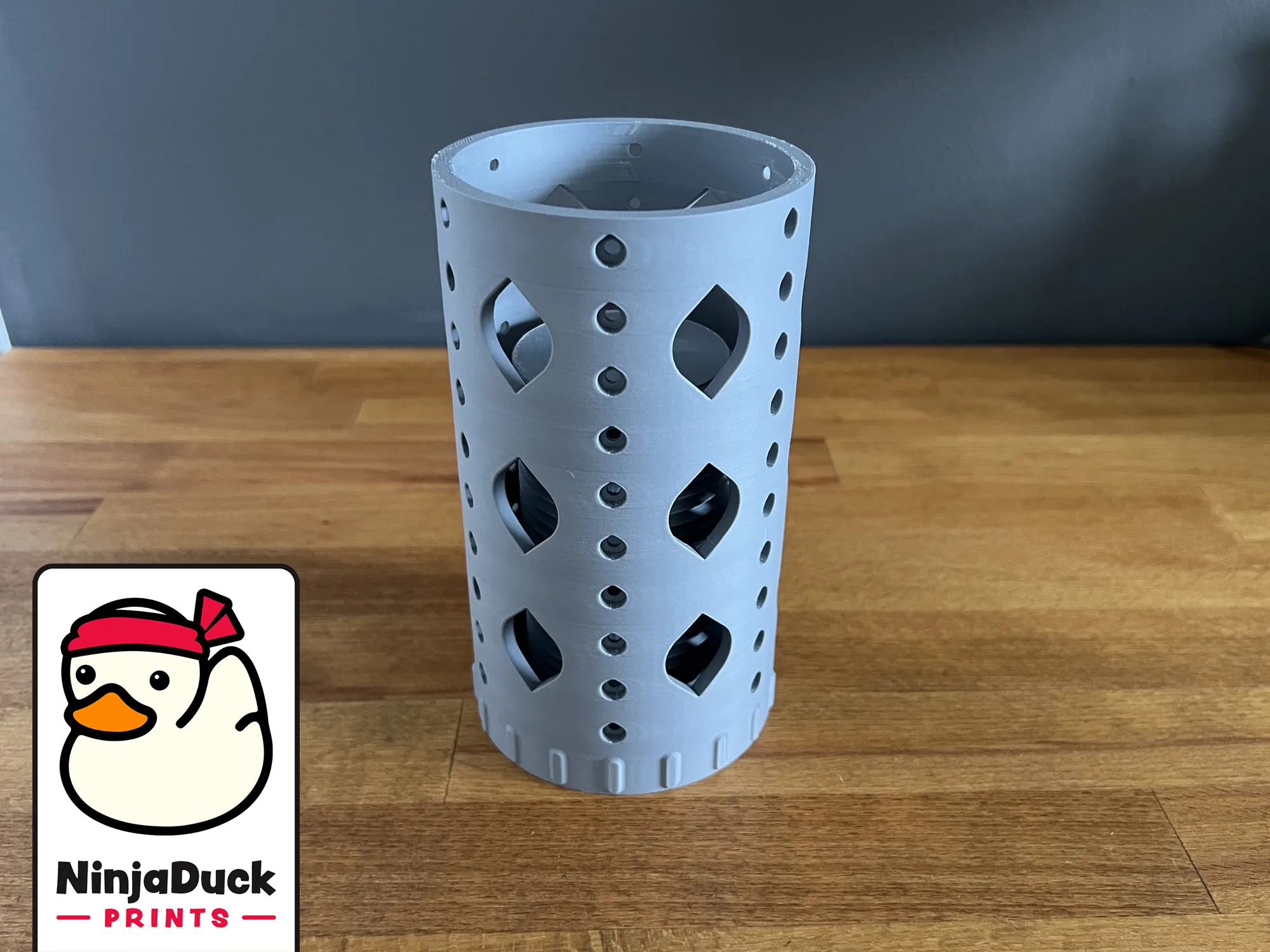 Hộp quà ác quỷ 2 với 60 ốc vít khóa ngược