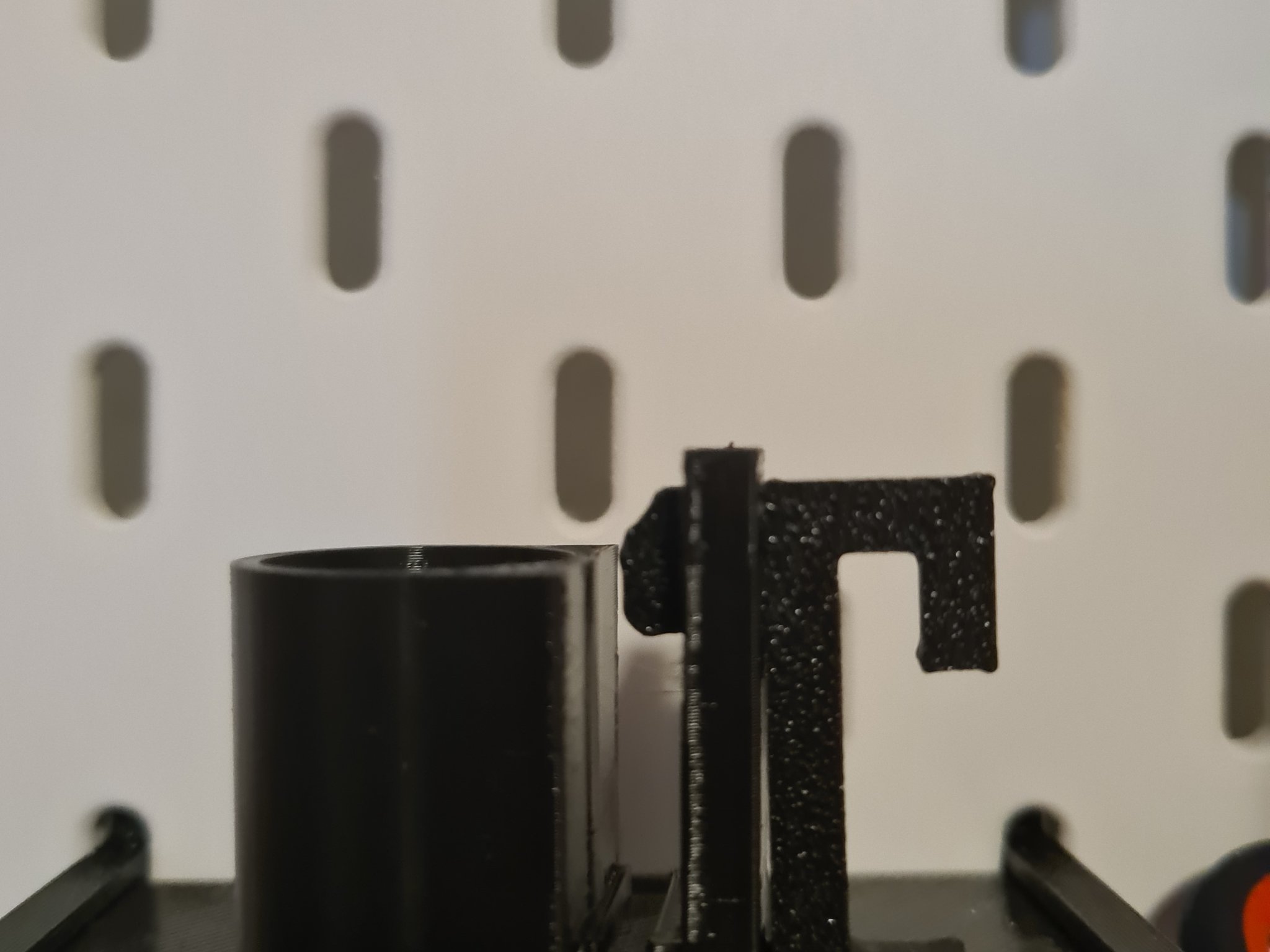 Giá đỡ bơm tách hàn cho skadis với móc đa năng