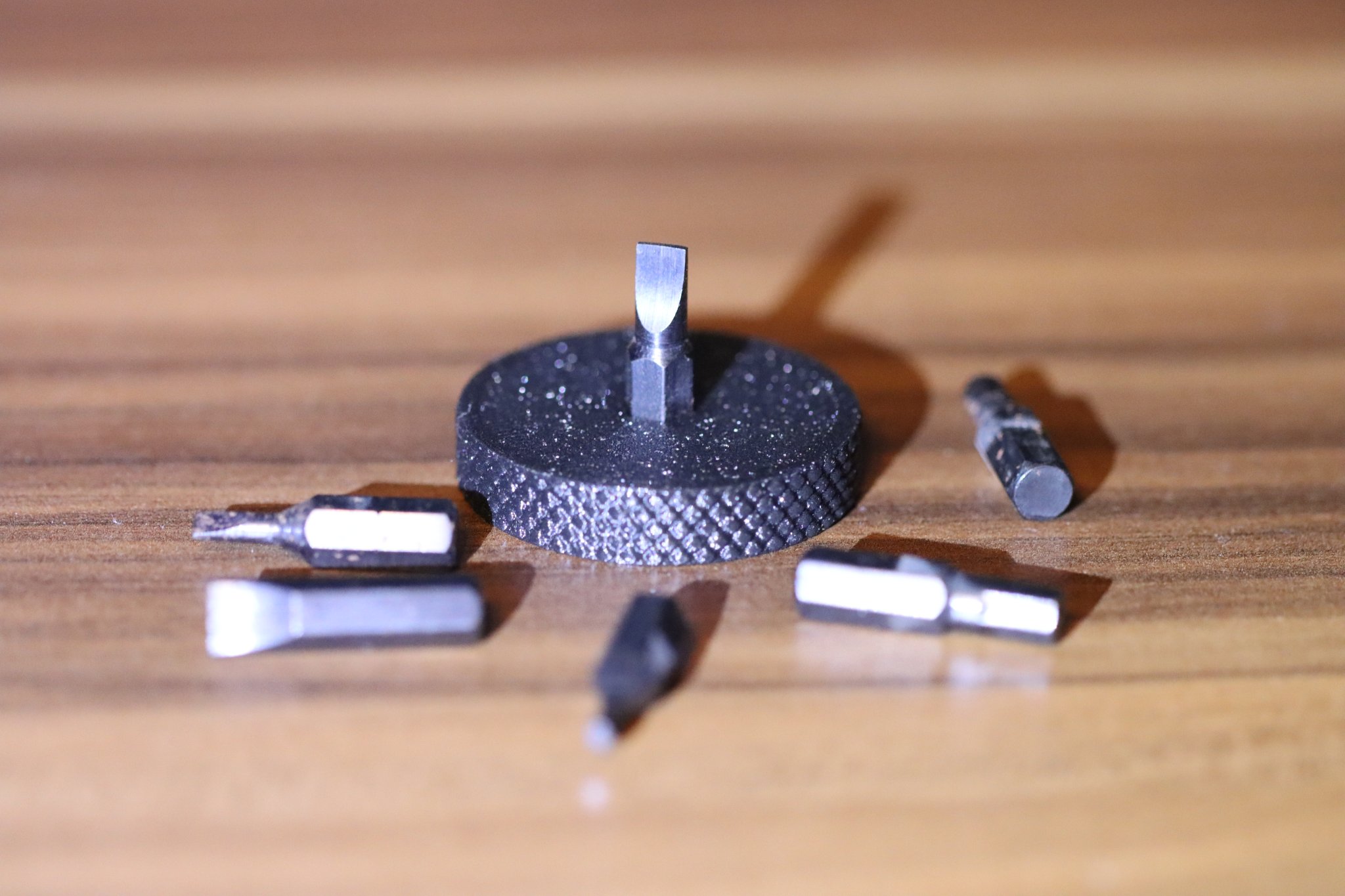 Công cụ vít phẳng siêu mỏng với bề mặt gân nổi